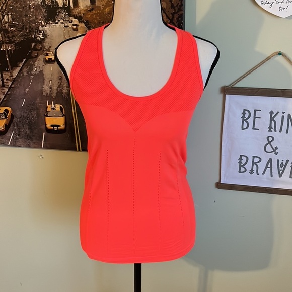 Fabletics Delta Seamless Tank, hot orange - Picture 5 of 17